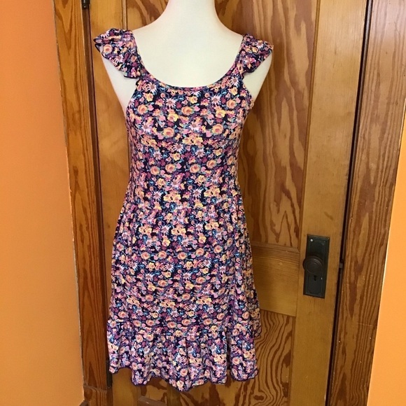 Bright Floral Feminine Ruffled Sun Dress - Picture 8 of 12